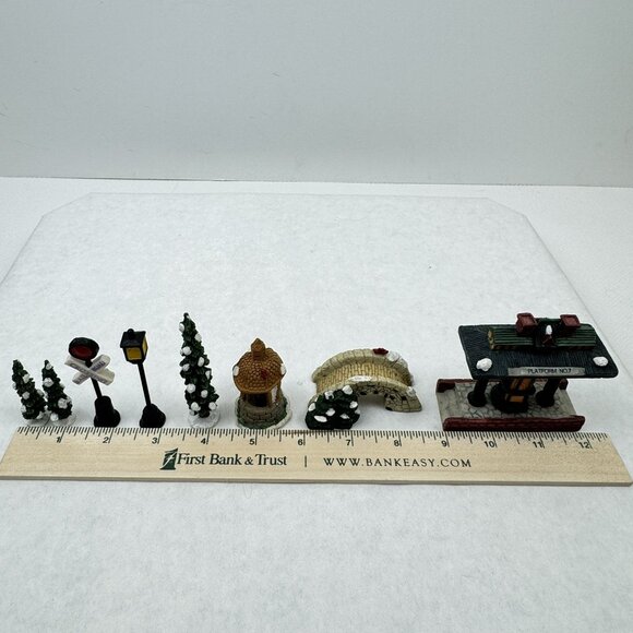 Vintage 1996 Dickens Sugar Creek County Mini Christmas Village Accessories 8 Pcs - Picture 10 of 14